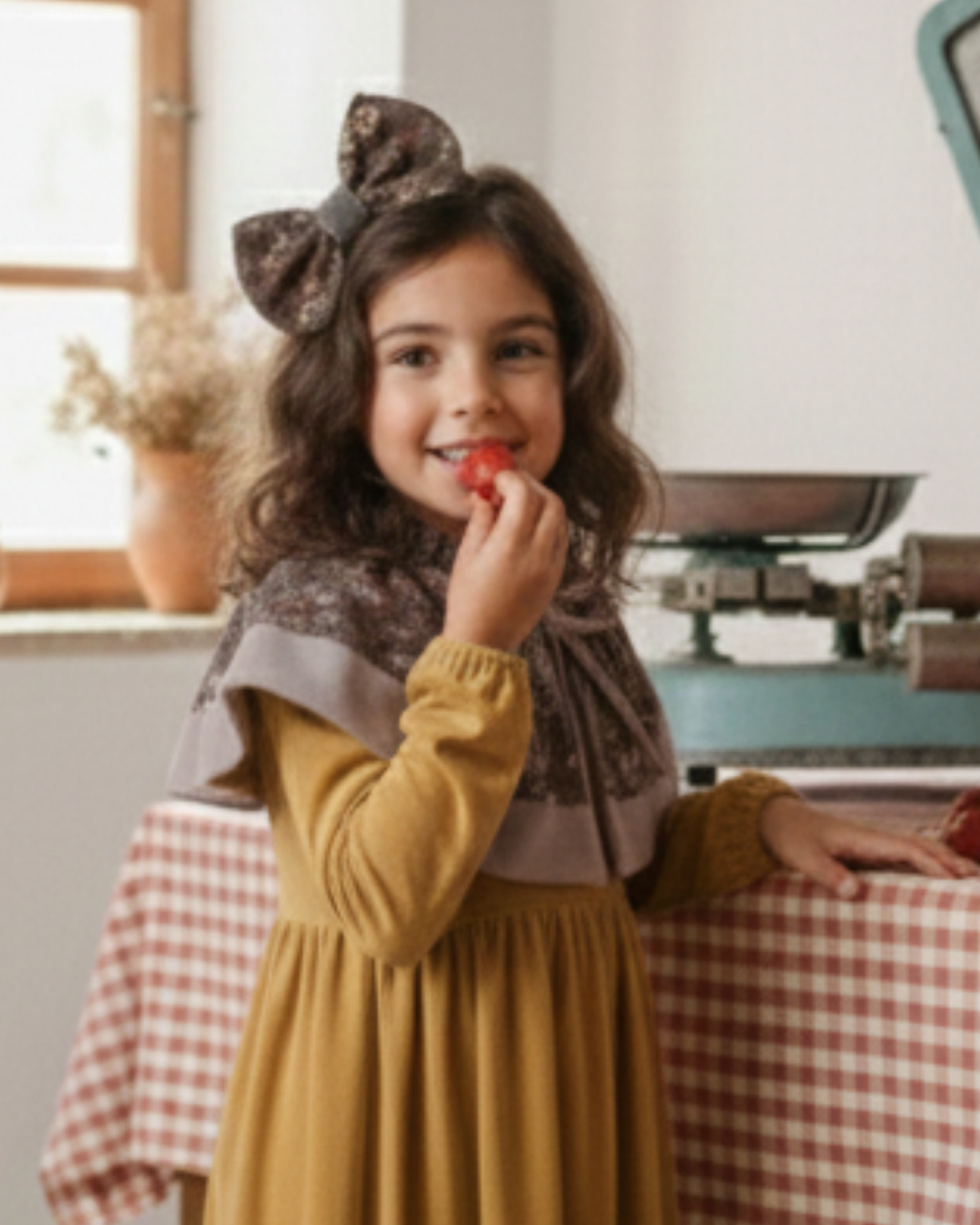 Cuello Ondine flores bebé - niña · púrpura y gris
